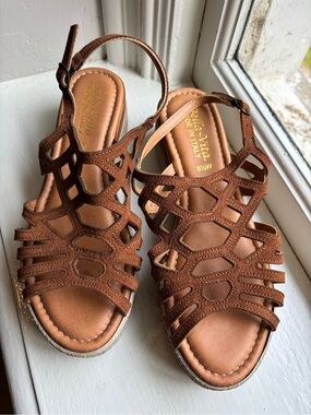 Bella Vita Laser cut Sandals
